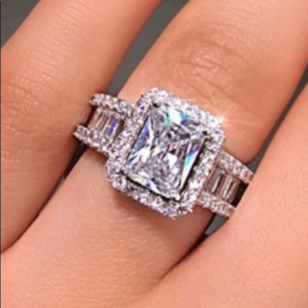 💎 18k White Gold Radiant & Baguette Wedding Ring